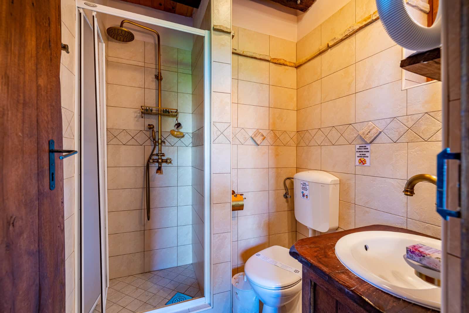 24. Villa Gora-Kupaonica Soba 1