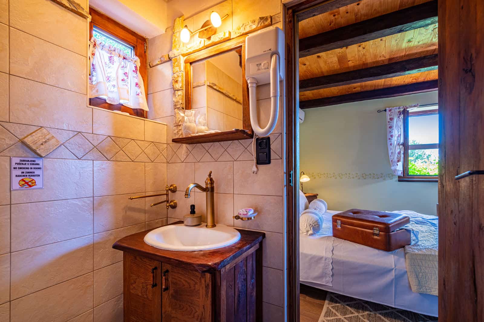 25. Villa Gora-Kupaonica Soba 1